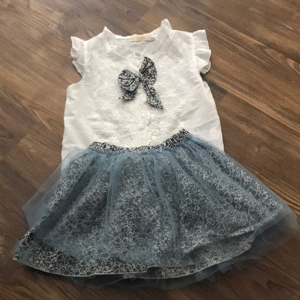 Toddler Girl Bow Fron Blouse & Floral Mesh Skirt
